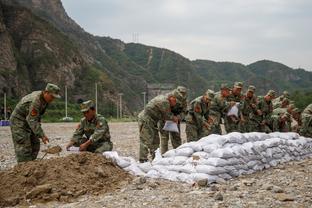 近两个赛季莱奥参赛时米兰场均1.87分，莱奥缺席米兰场均0.86分